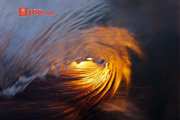 Chiêm bao thấy lửa cháy trên mặt nước mang bí mật gì